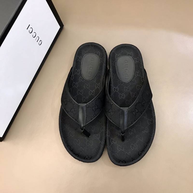 G*u*i slippers